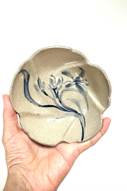Petal-edged Ceramic Bowl